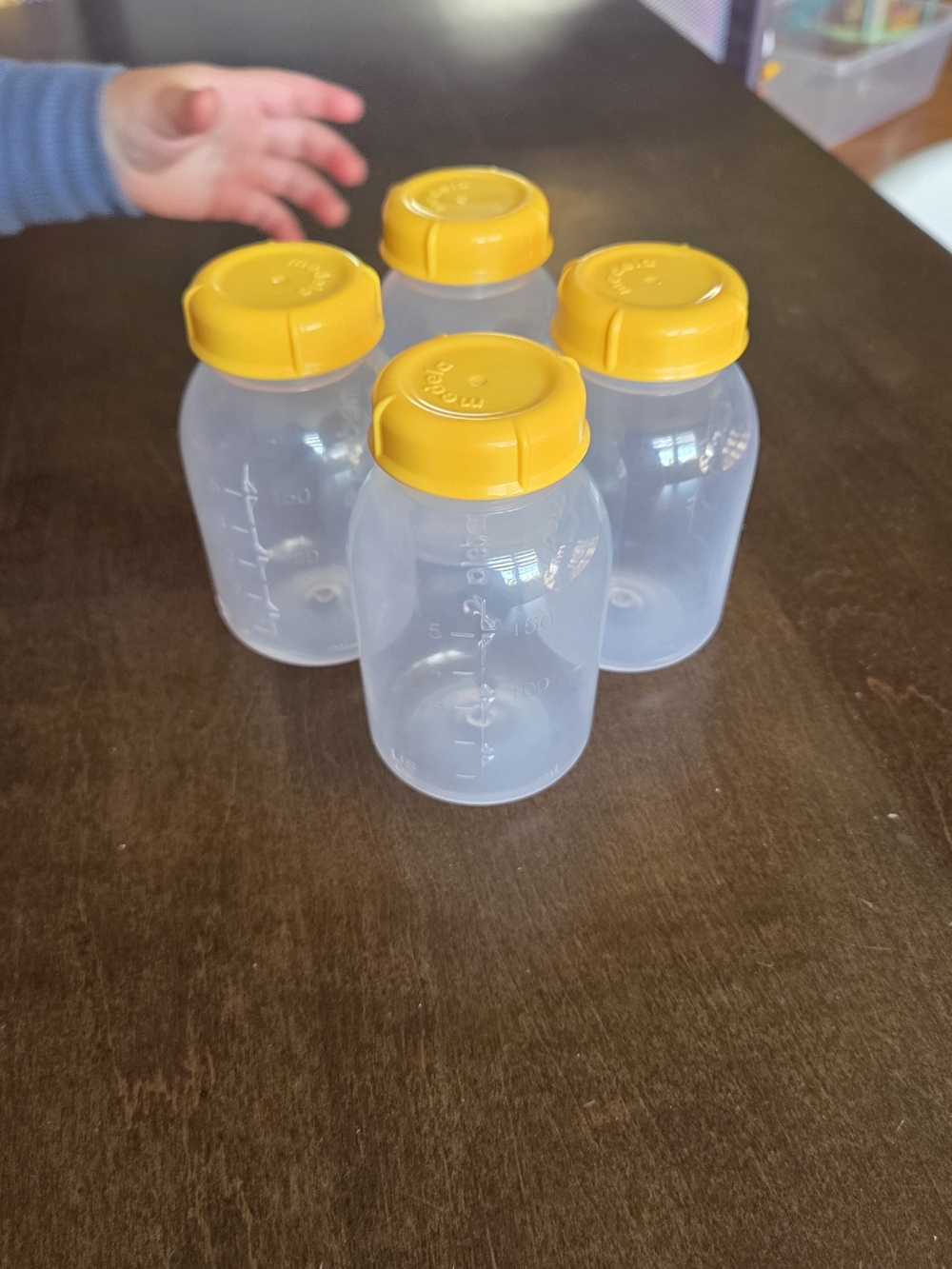 Medela Clear Storage Bottles with Yellow Lids - 4 Pack